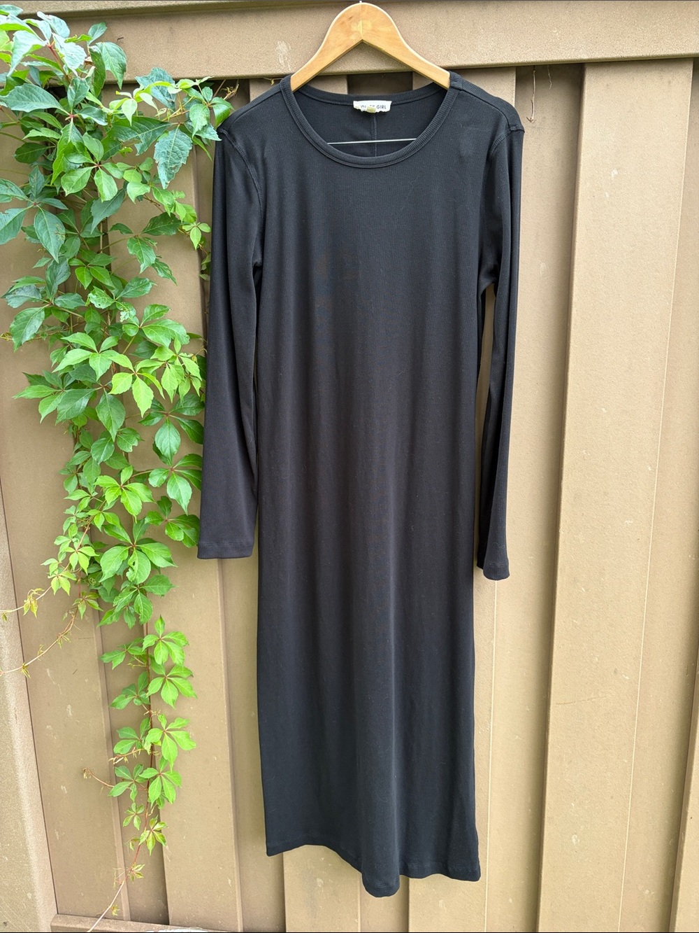Classic Black Long-Sleeve Maxi Dress — Minimal Crew Neck